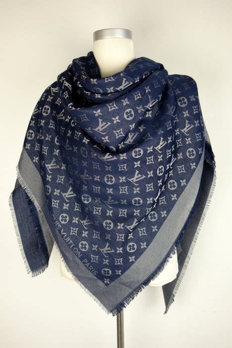 louis vuitton sjaal licht blauw bloknes|louis vuitton monogram shawl.